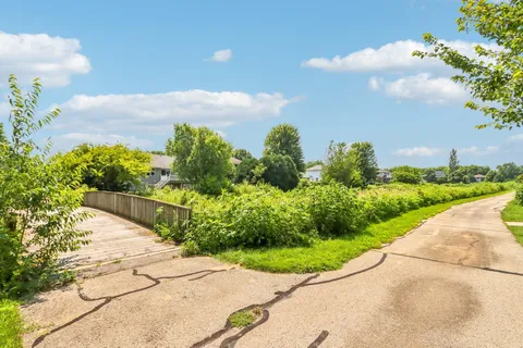 $335,000 | 57 S Gardens Way, Fitchburg, WI 53711