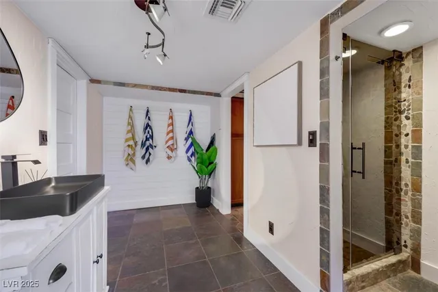 $6,500 | 7470 Eldora Avenue, Las Vegas, NV 89117