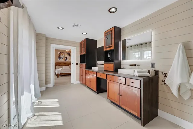 $6,500 | 7470 Eldora Avenue, Las Vegas, NV 89117