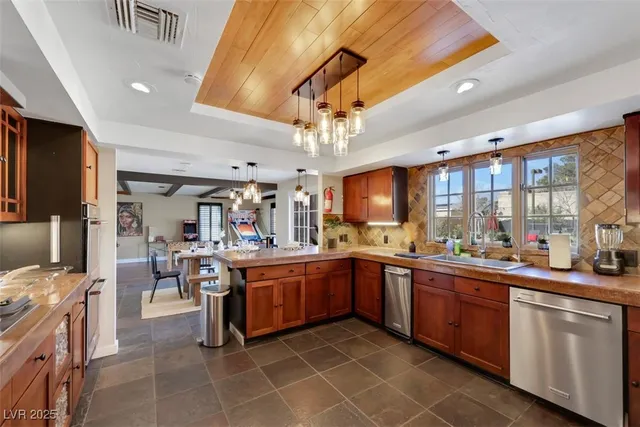 $6,500 | 7470 Eldora Avenue, Las Vegas, NV 89117