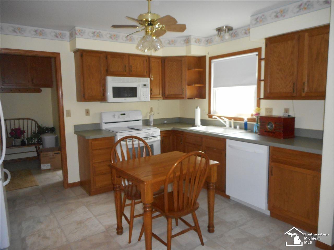 33983 Willow Road New Boston, MI 48164 - Photo 17 of 52 31317825-16.JPG
