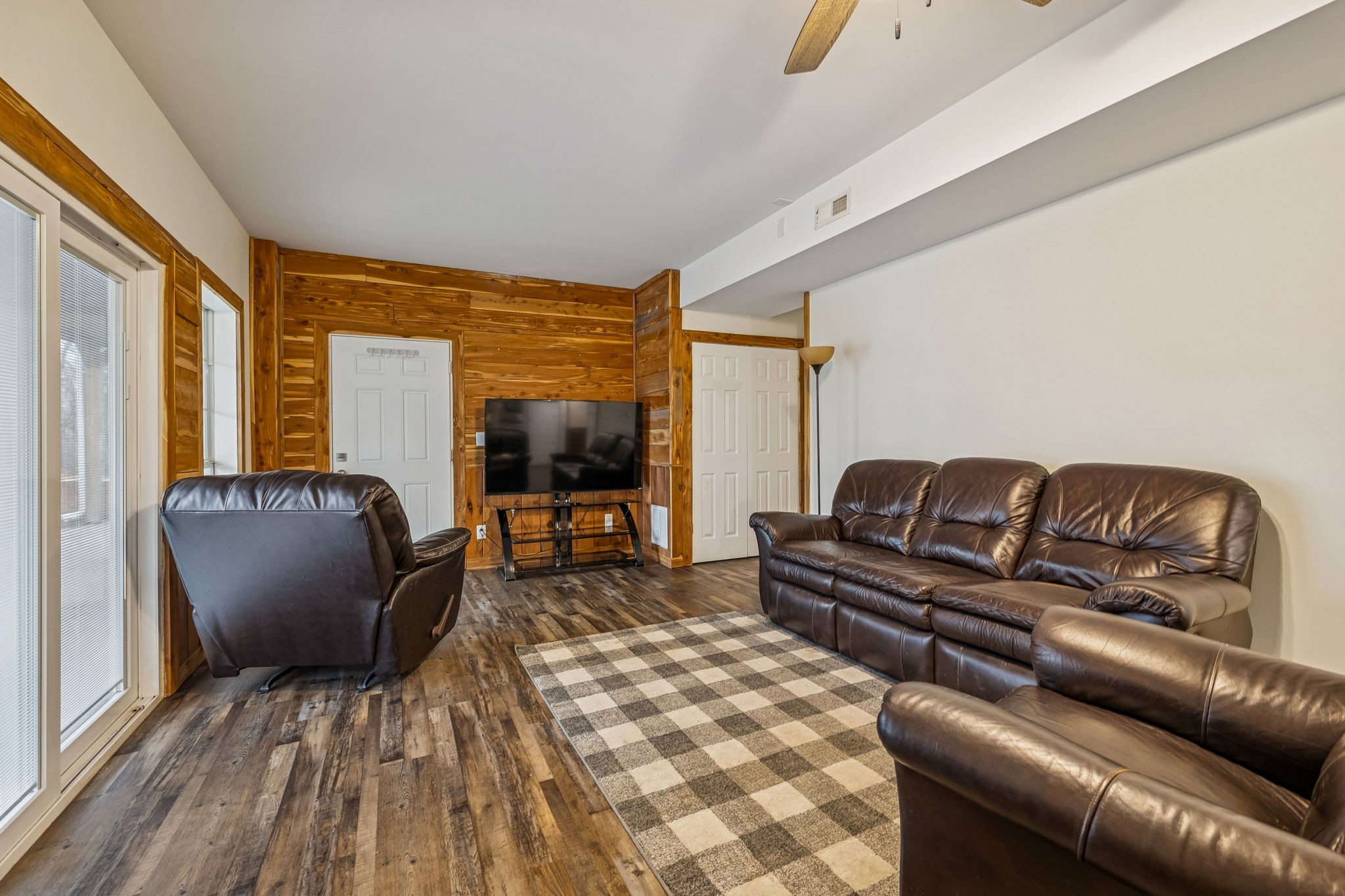 9200 Dobbs Cemetery Road Baxter, TN 38544 - Photo 40 of 85 a living room with furniture