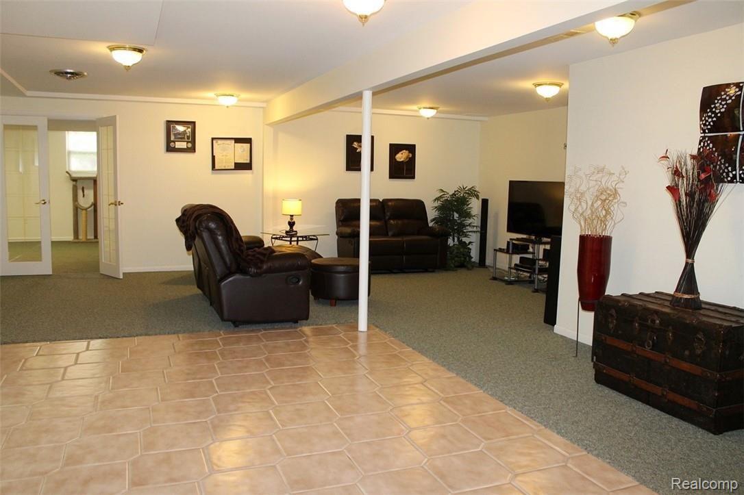 30740 Ridgeway Drive Farmington, MI 48334 - Photo 51 of 58 IMG_1828.JPG