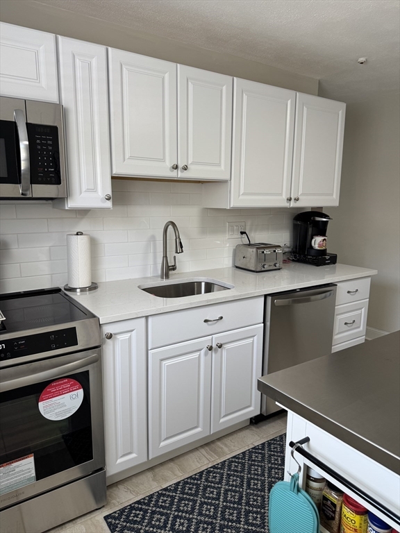 10 Walker Road, Unit 3 North Andover, MA 01845 - Photo 4 of 16 Gallery Image 4
