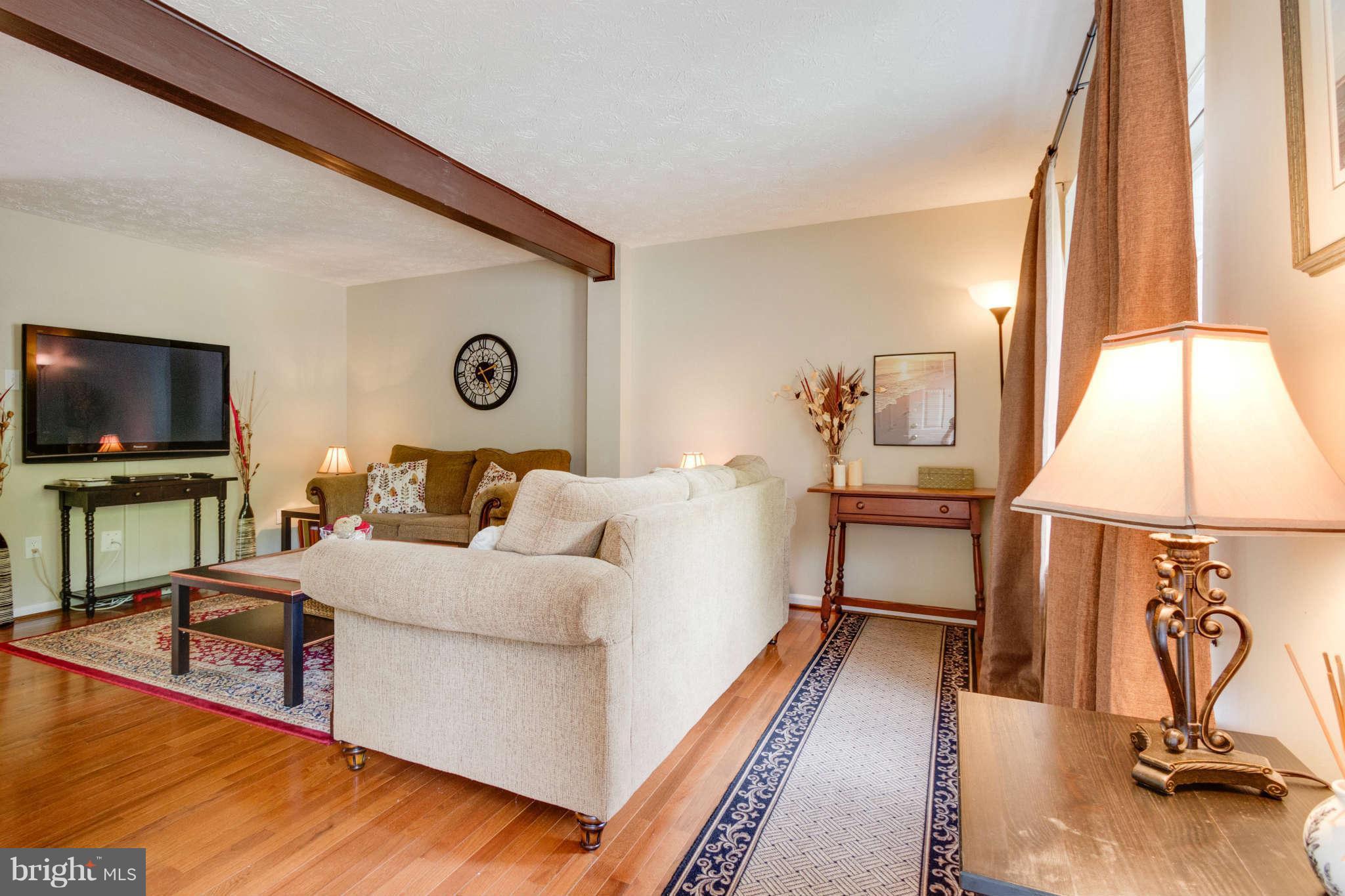 8091 Donegal Lane Springfield, VA 22153 - Photo 3 of 27 Living Room