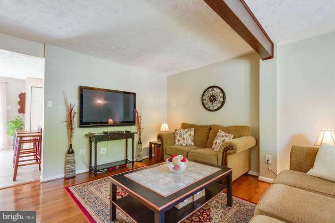 8091 Donegal Lane Springfield, VA 22153 - Photo 4 of 27 Living Room
