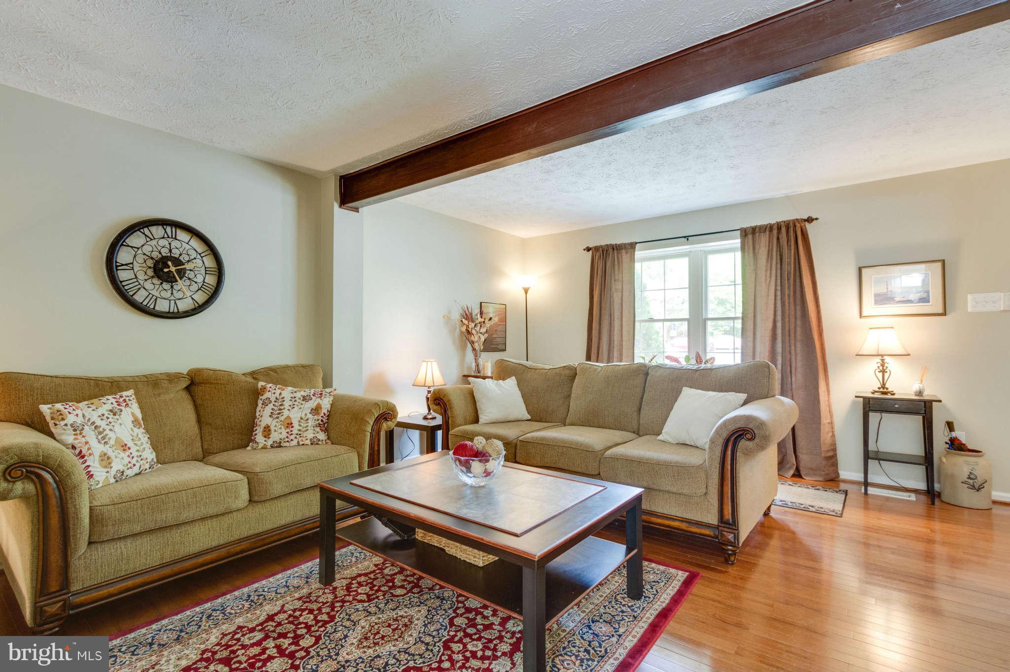 8091 Donegal Lane Springfield, VA 22153 - Photo 5 of 27 Living Room