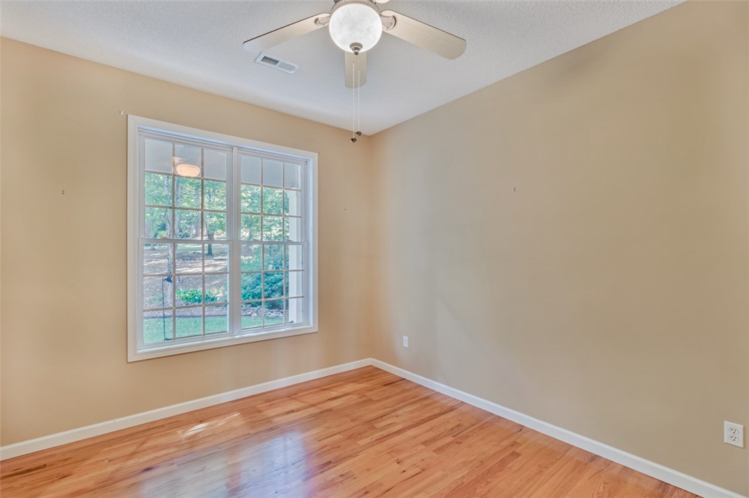 107 North Waterside Drive Seneca, SC 29672 - Photo 9 of 50