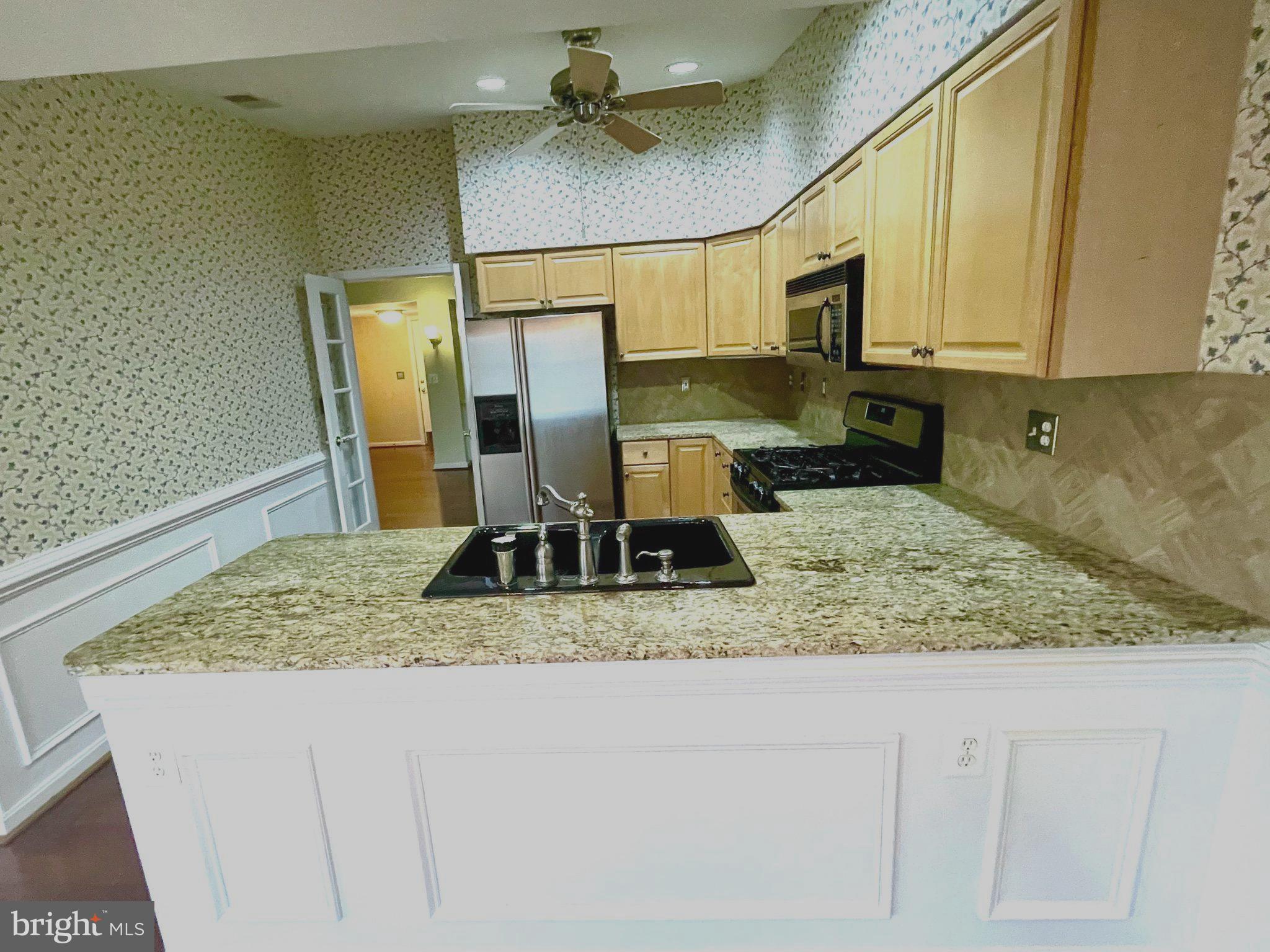 12300 Rosslare Ridge Road, Unit 508 Lutherville-Timonium, MD 21093 - Photo 22 of 63 Ceramic Tile Backsplash in Kitchen