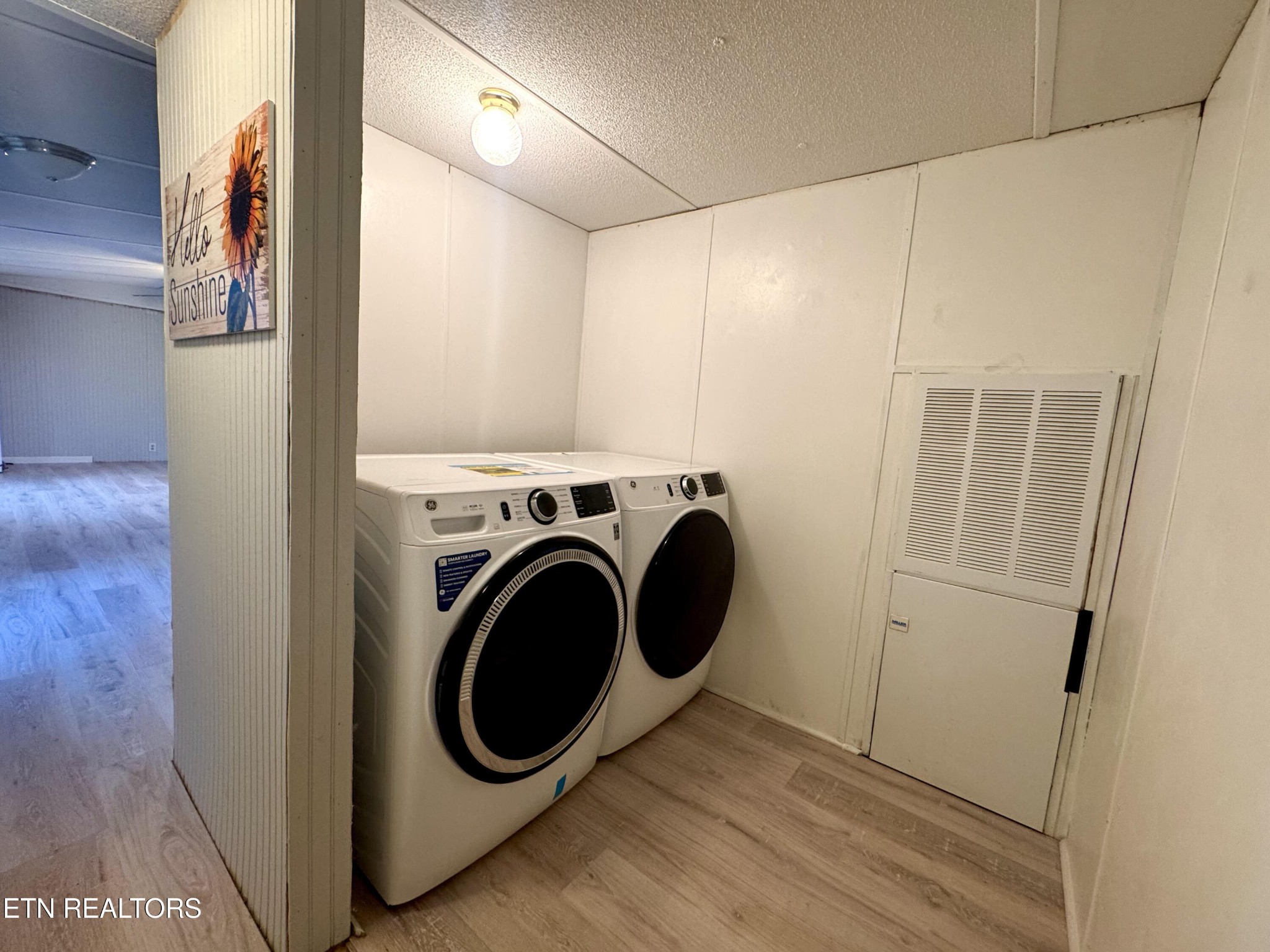 2654 Holt Town Road Newport, TN 37821 - Photo 6 of 24 a utility room with dryer and washer
