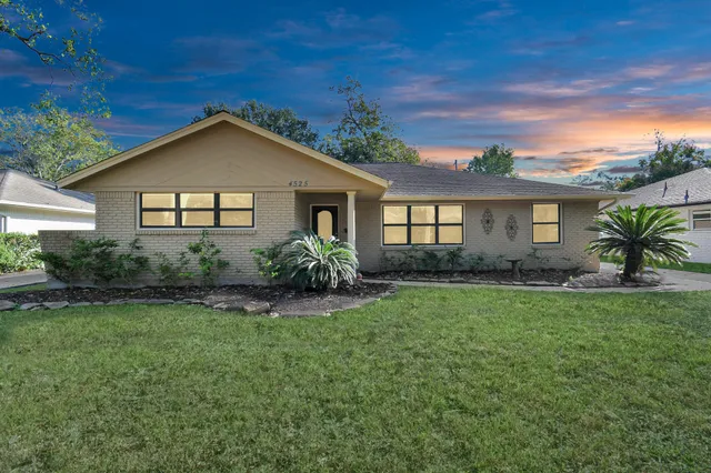 $2,600 | 4525 Waycross Drive, Houston, TX 77035