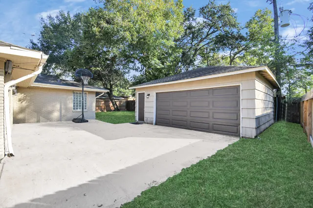 $2,600 | 4525 Waycross Drive, Houston, TX 77035