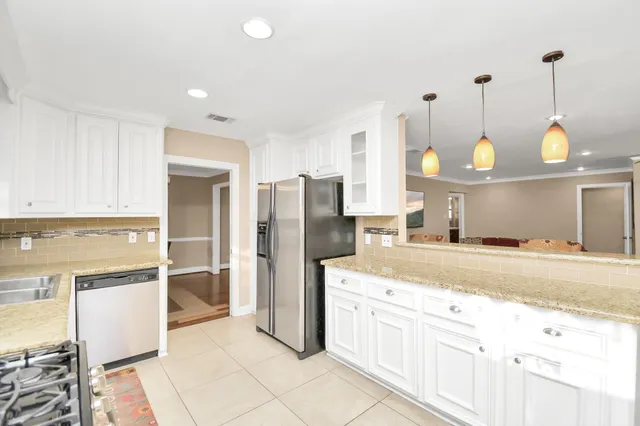 $2,600 | 4525 Waycross Drive, Houston, TX 77035