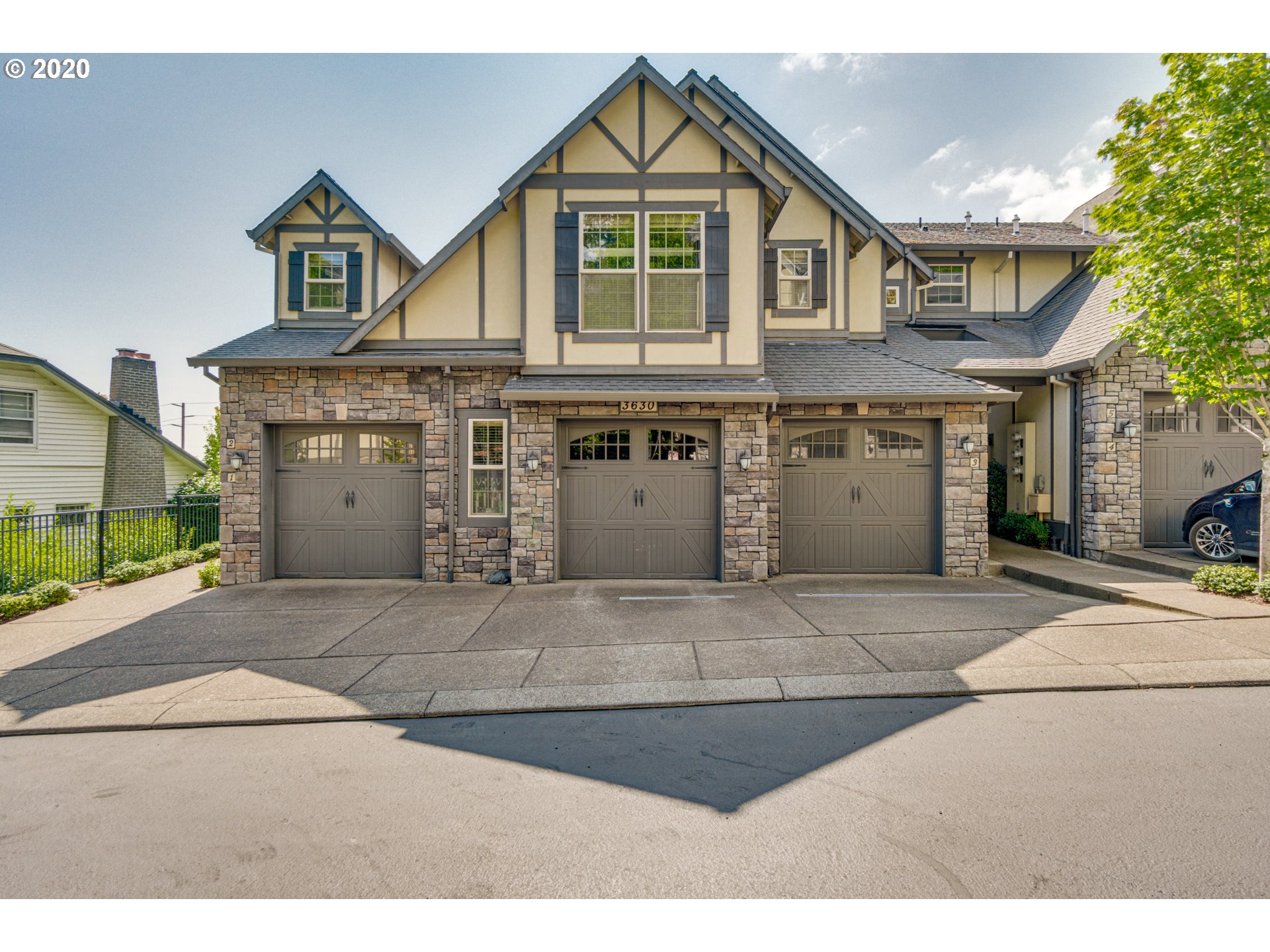 3630 Southwest Baird Street, Unit 2 Portland, OR 97219 - Photo 1 of 32 Gallery Image 1