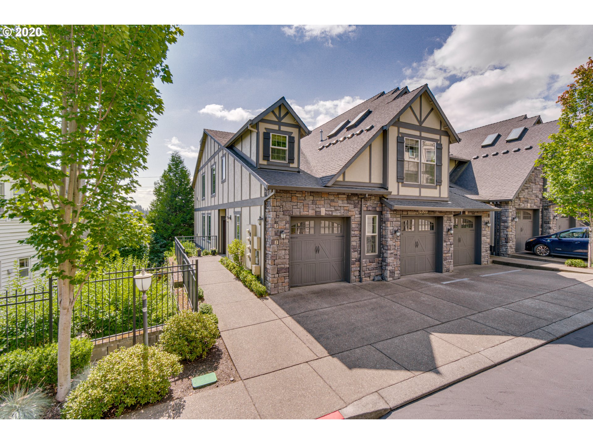 3630 Southwest Baird Street, Unit 2 Portland, OR 97219 - Photo 2 of 32 Gallery Image 2
