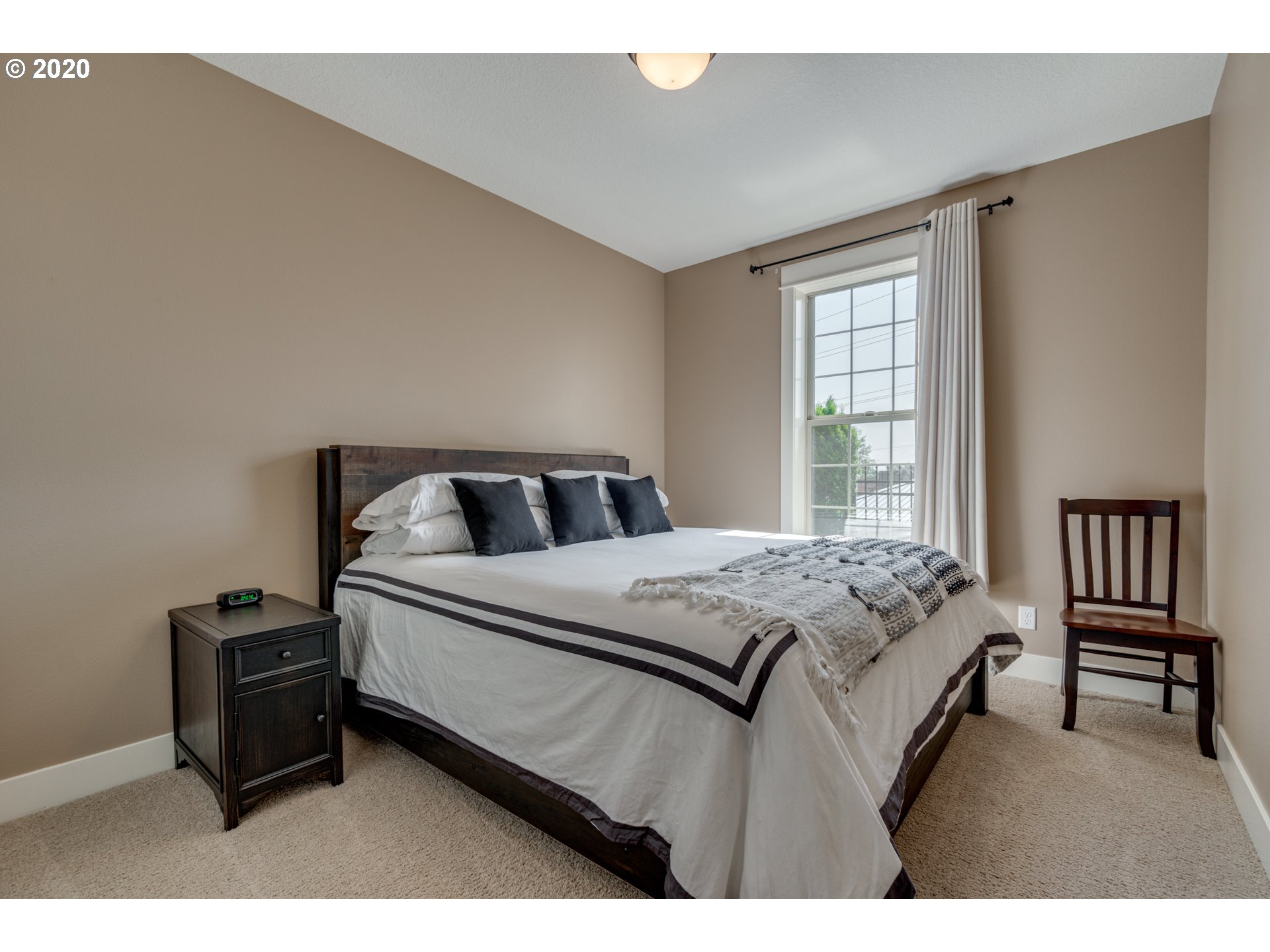 3630 Southwest Baird Street, Unit 2 Portland, OR 97219 - Photo 11 of 32 Gallery Image 11