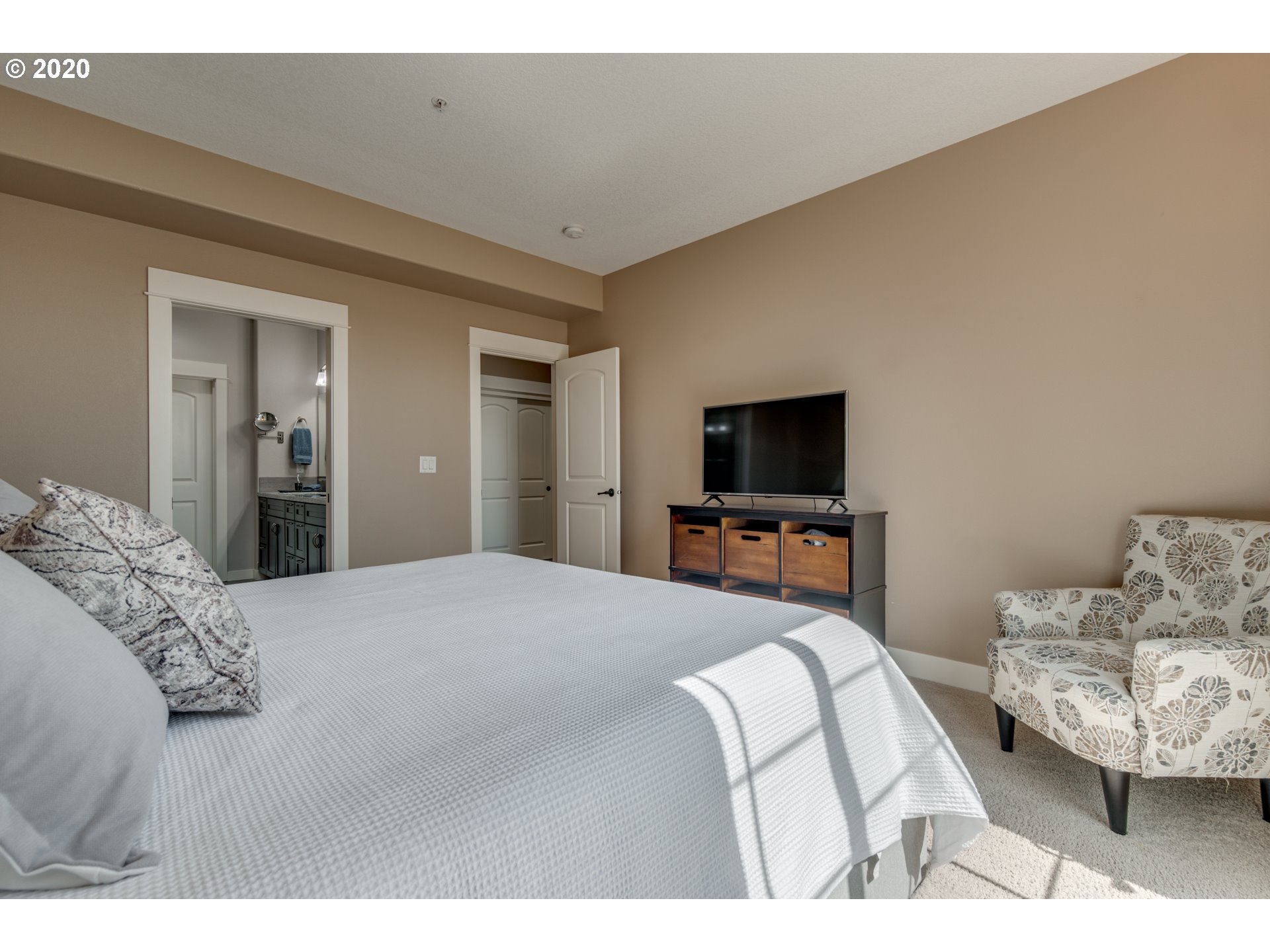 3630 Southwest Baird Street, Unit 2 Portland, OR 97219 - Photo 14 of 32 Gallery Image 14