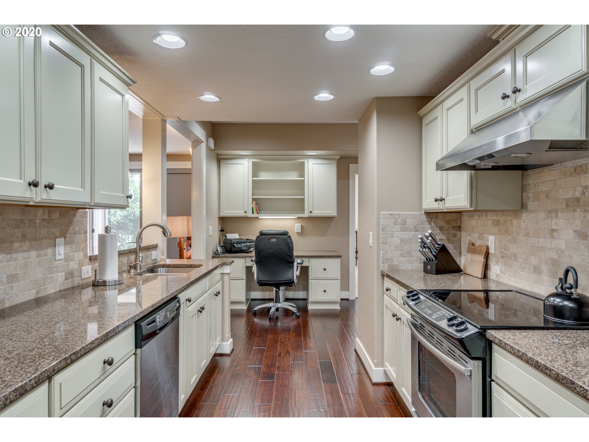 3630 Southwest Baird Street, Unit 2 Portland, OR 97219 - Photo 24 of 32 Gallery Image 24