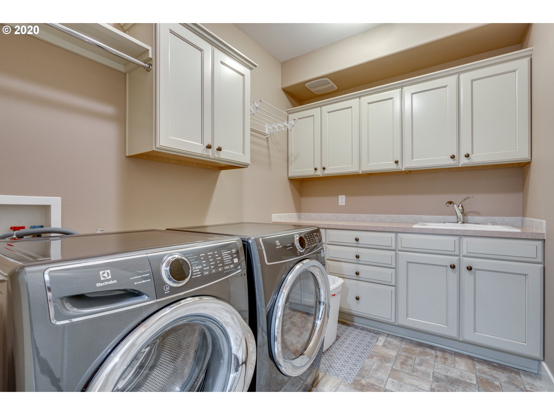 3630 Southwest Baird Street, Unit 2 Portland, OR 97219 - Photo 25 of 32 Gallery Image 25