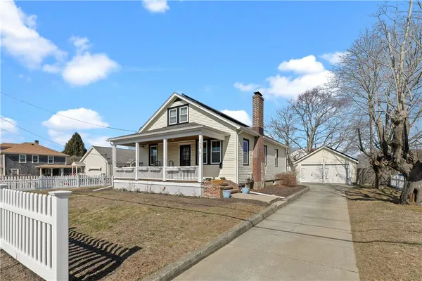 $3,600 | 123 Beacon Street, Middletown, RI 02842