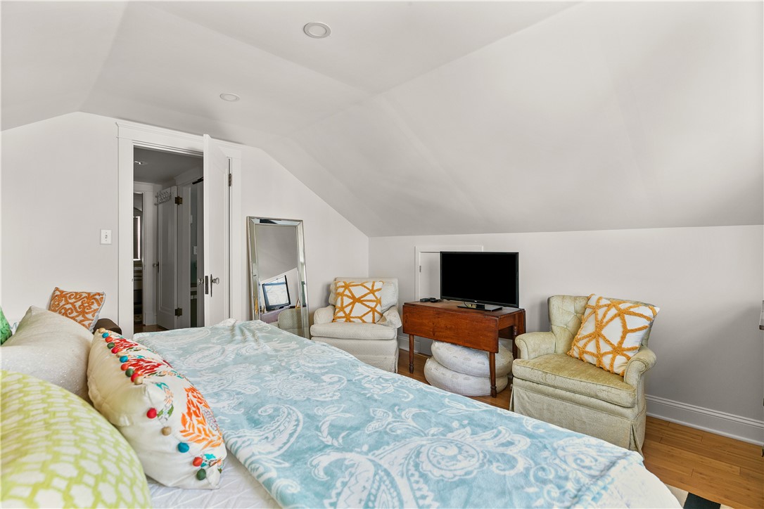123 Beacon Street Middletown, RI 02842 - Photo 17 of 25