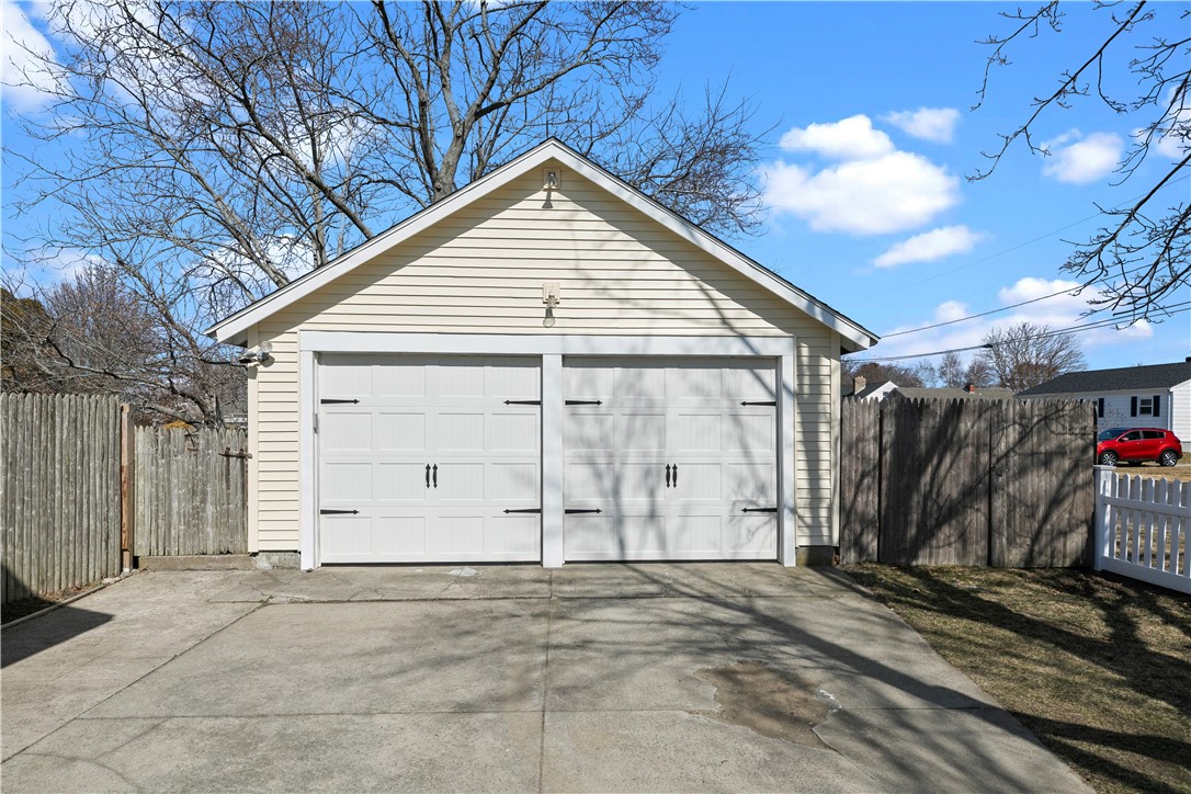 123 Beacon Street Middletown, RI 02842 - Photo 24 of 25