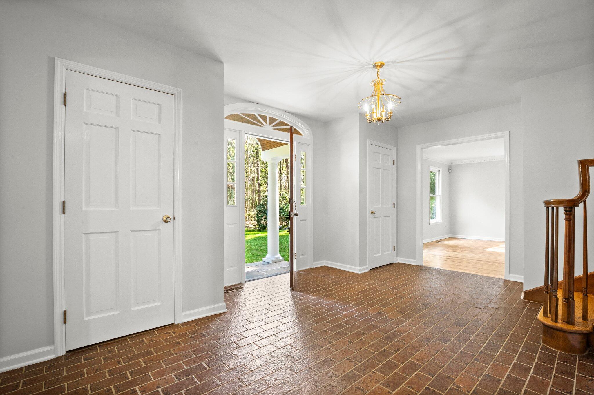 90 Evergreen Road New Canaan, CT 06840 - Photo 4 of 39 1-web-or-mls-90-evergreen-rd