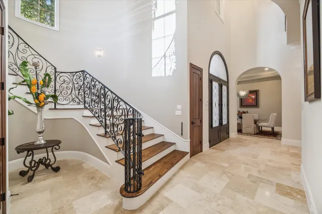 a view of livingroom with furniture and windows