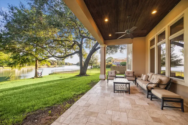 a view of yard with green space and trees
