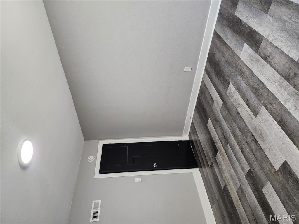 2400 Alby Street Alton, IL 62002 - Photo 3 of 6