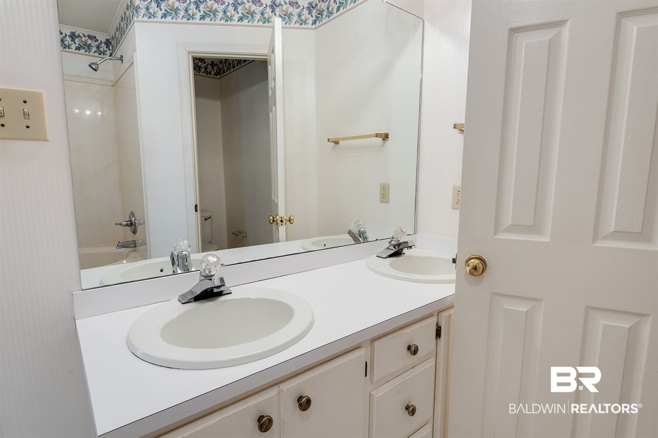 19 Felder Place Mobile, AL 36606 - Photo 21 of 26 Private Water Closet