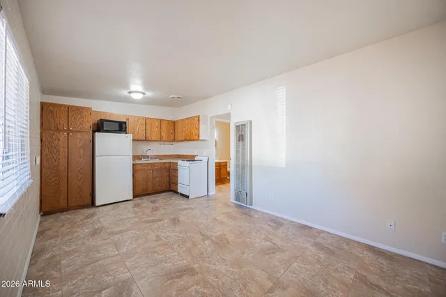 $795 | 903 South Kenwood Circle, Unit 1, Tempe, AZ 85281