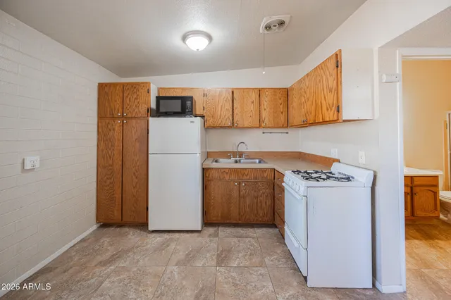 $795 | 903 South Kenwood Circle, Unit 1, Tempe, AZ 85281