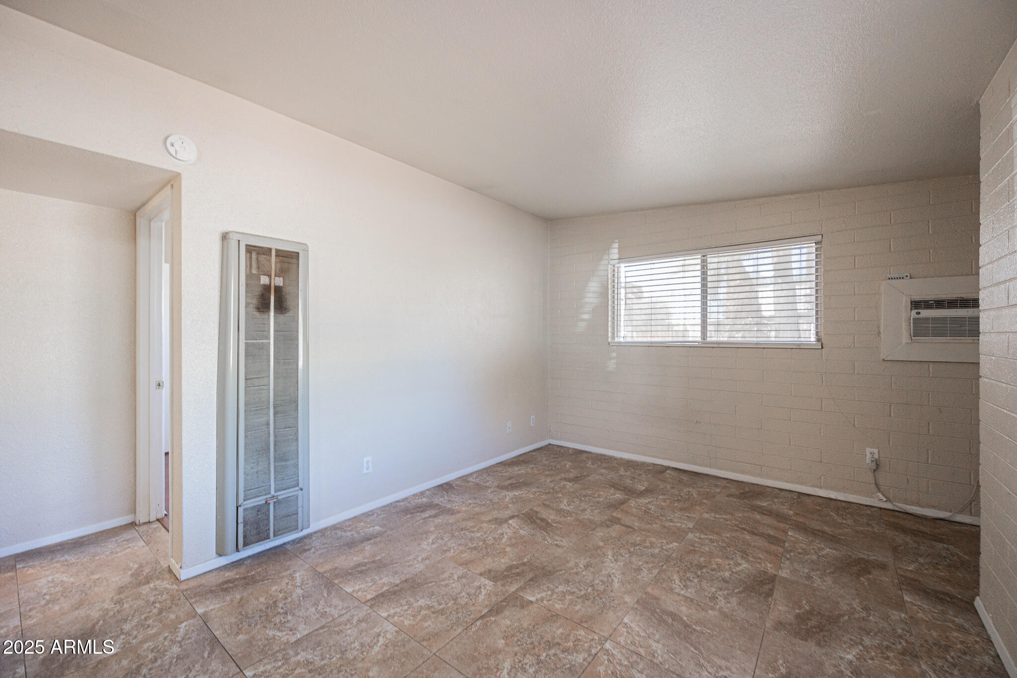903 South Kenwood Circle, Unit 1 Tempe, AZ 85281 - Photo 7 of 15 an empty room with windows