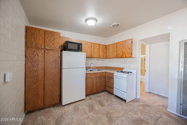 $795 | 903 South Kenwood Circle, Unit 1, Tempe, AZ 85281