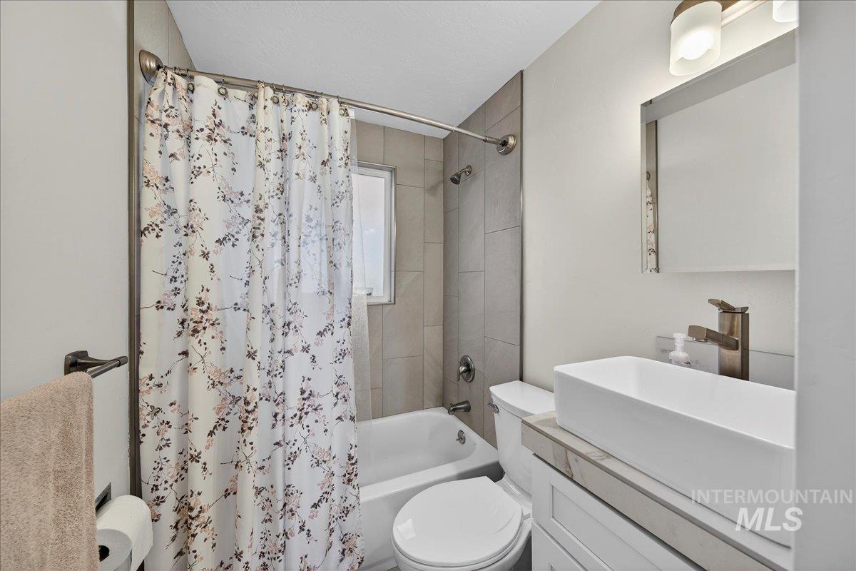 621 North Roosevelt Street Boise, ID 83706 - Photo 22 of 32 Bathroom featuring vanity and shower / bath combination with curtain