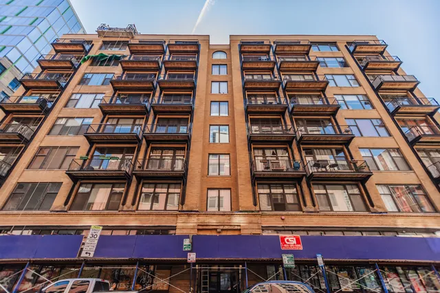 $379,900 | 625 West Jackson Boulevard, Unit 212, Chicago, IL 60661