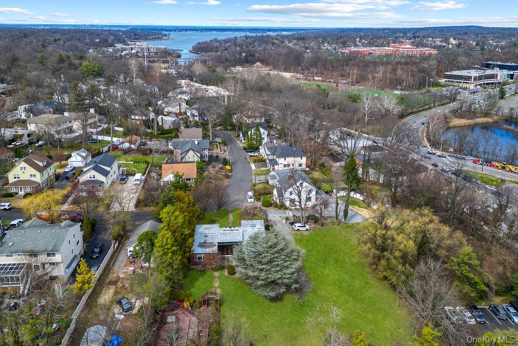 11 Valley View Road Great Neck, NY 11021 - Photo 18 of 19