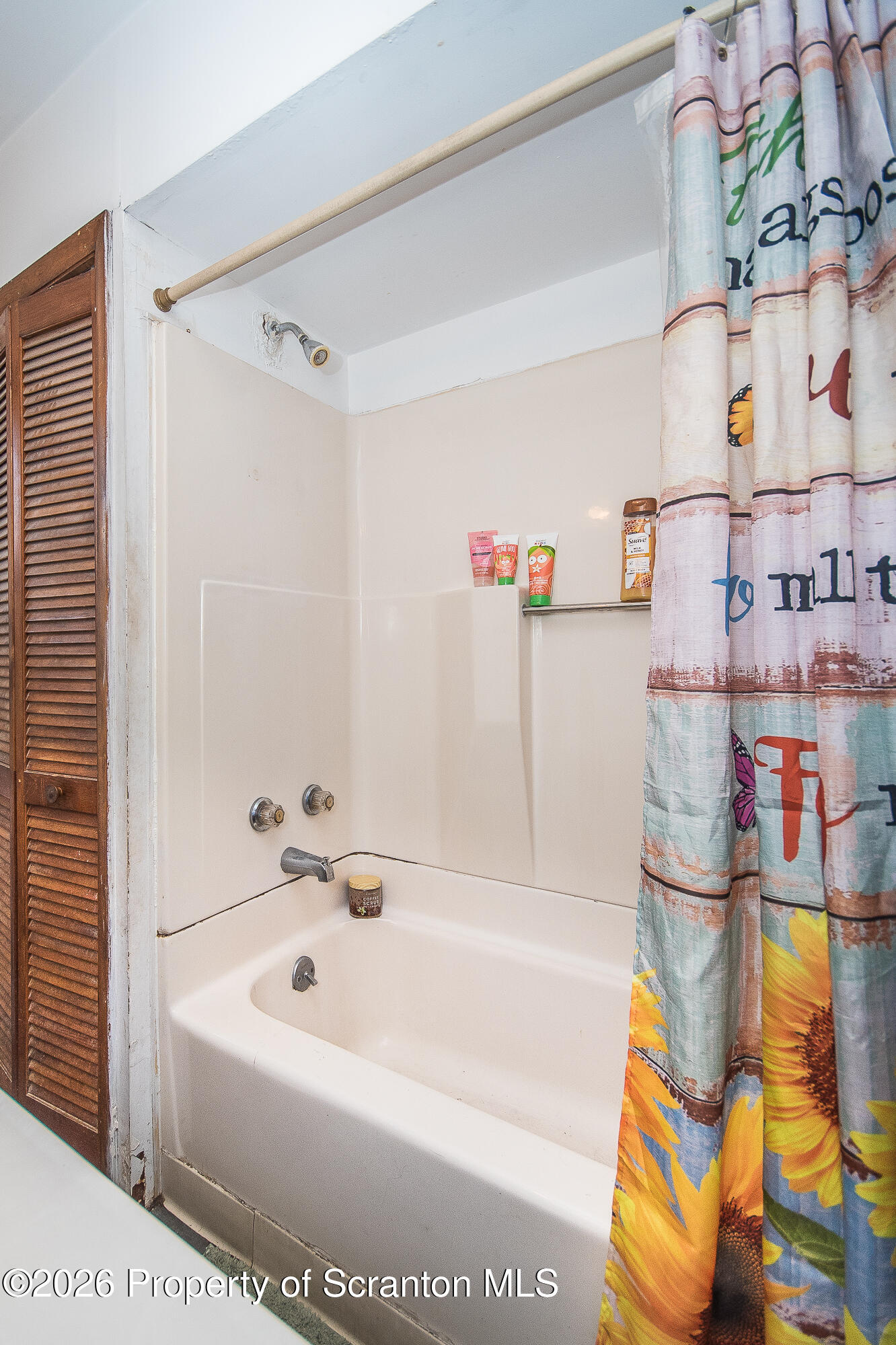 629 Clinton Street Forest City, PA 18421 - Photo 26 of 28 Full Bathroom