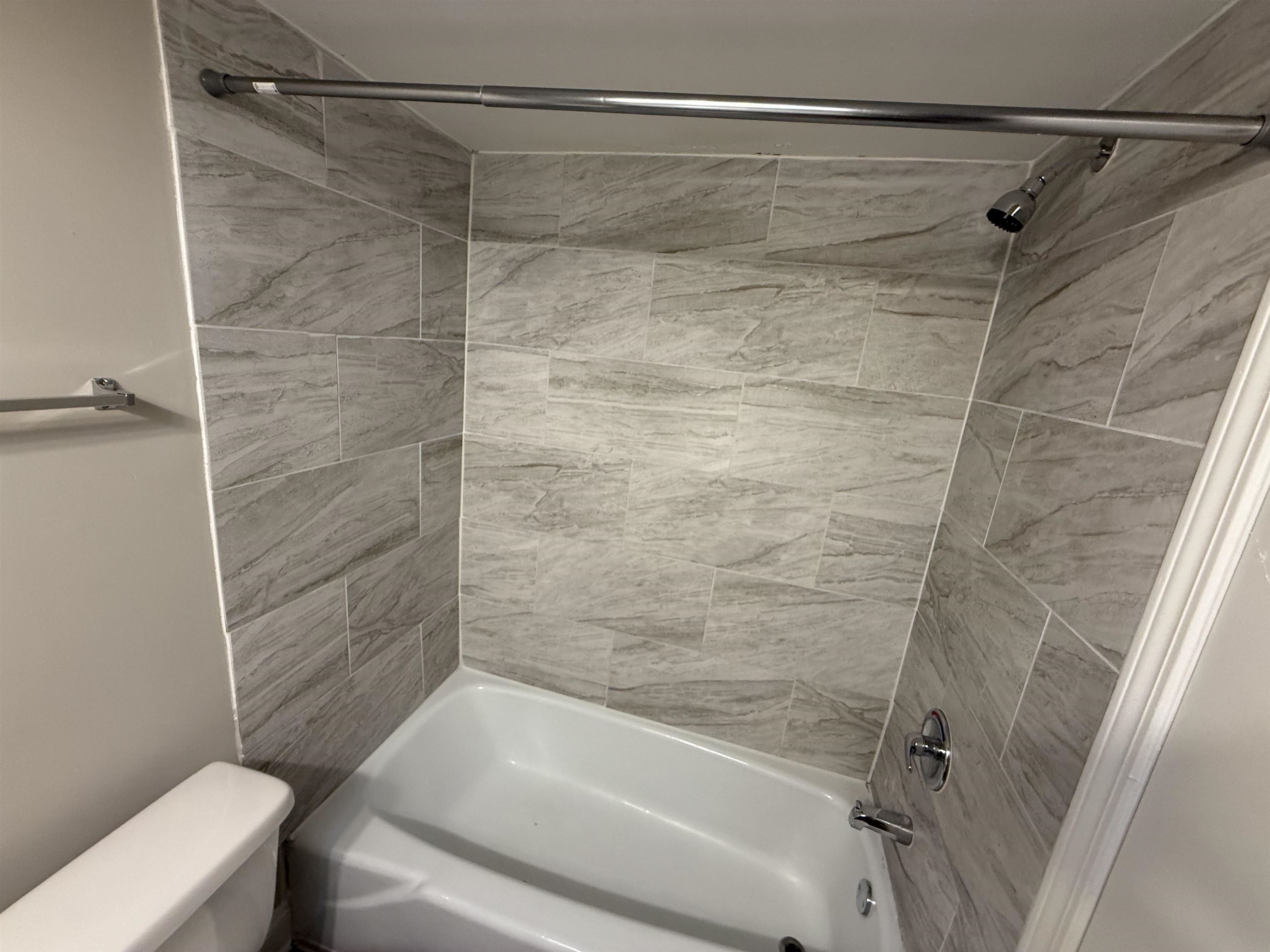 3016 Meadowfair Road Memphis, TN 38118 - Photo 9 of 17 Full bath with shower / bath combination and toilet