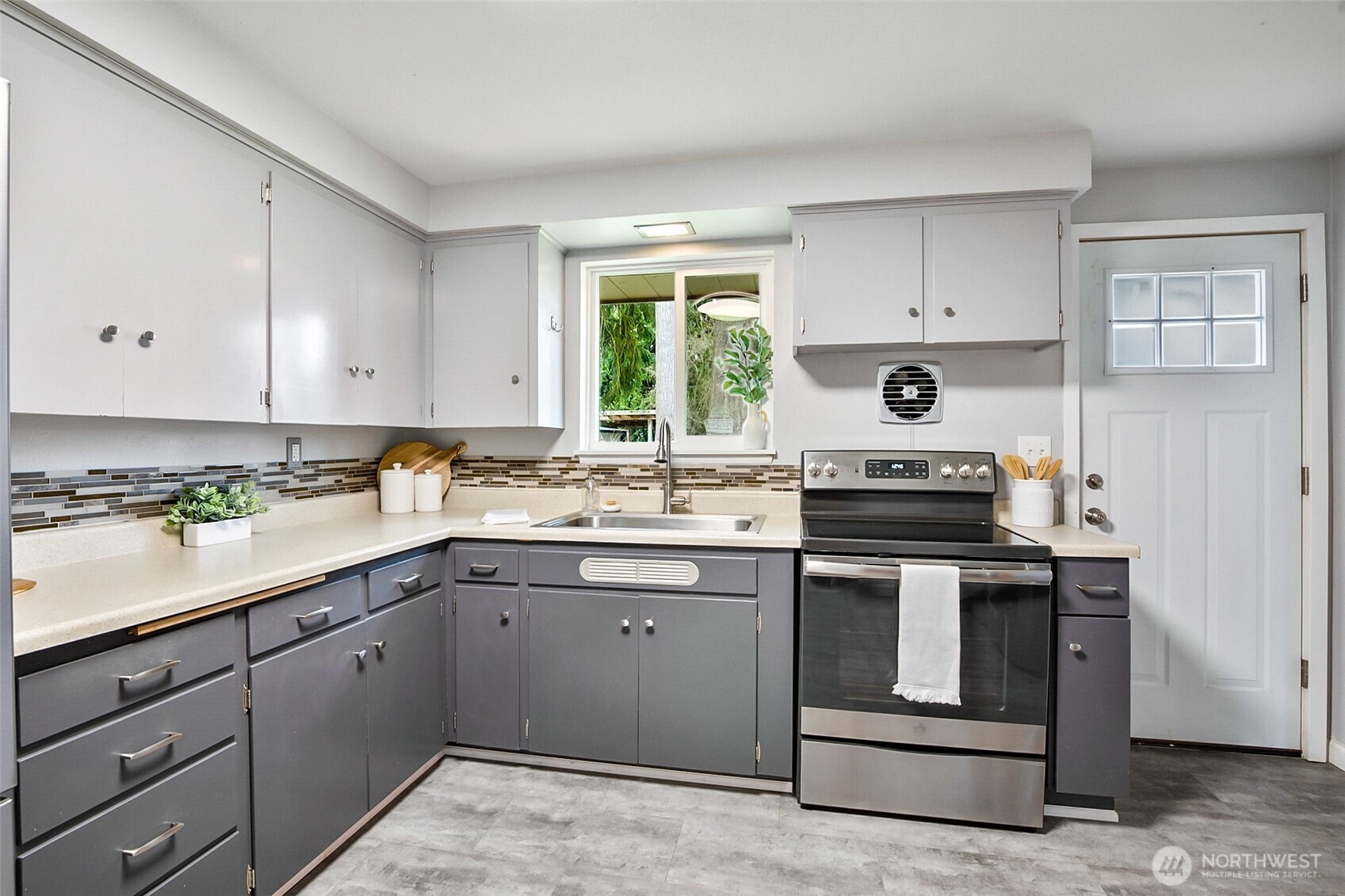 1331 Madison Street Everett, WA 98203 - Photo 19 of 40