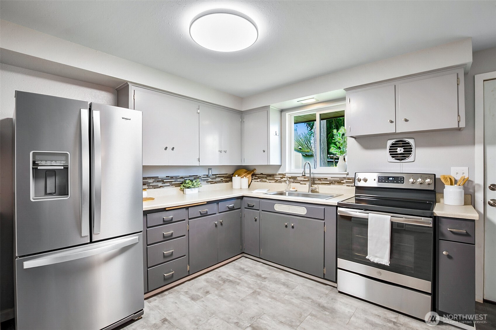 1331 Madison Street Everett, WA 98203 - Photo 20 of 40