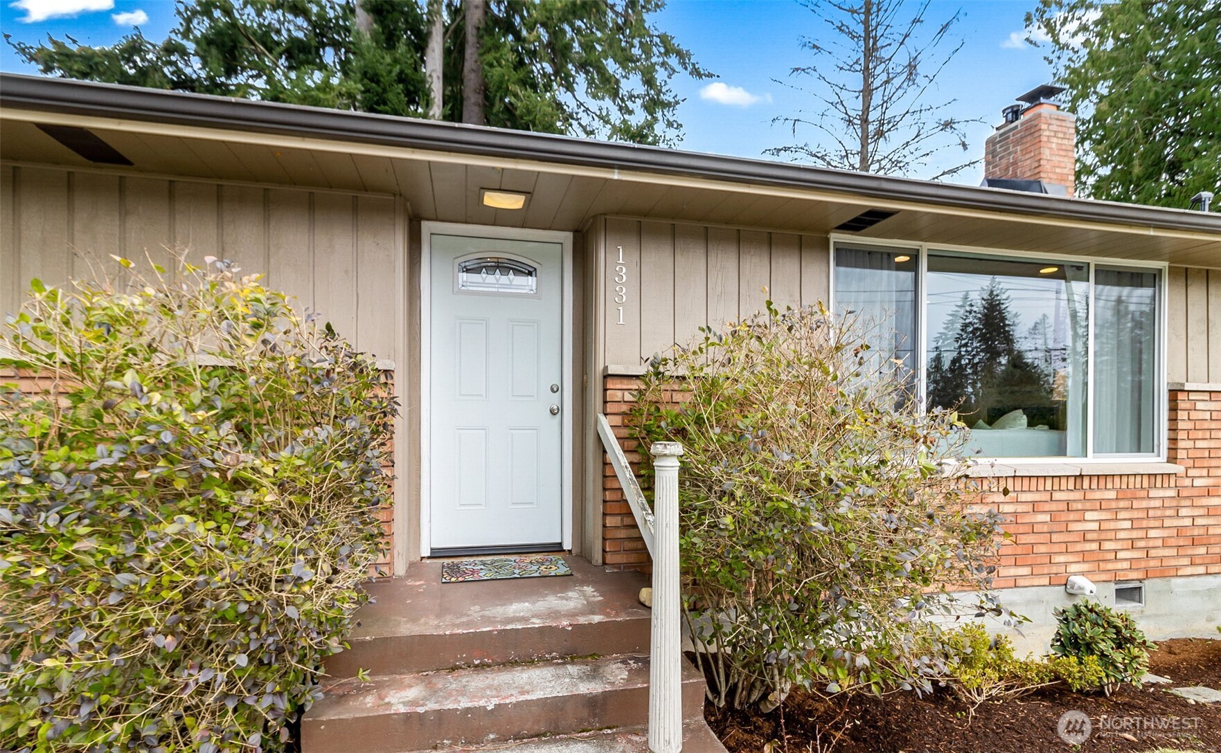 1331 Madison Street Everett, WA 98203 - Photo 3 of 40