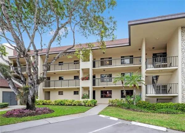 $199,900 | 415 Augusta Boulevard, Unit 311, Naples, FL 34113