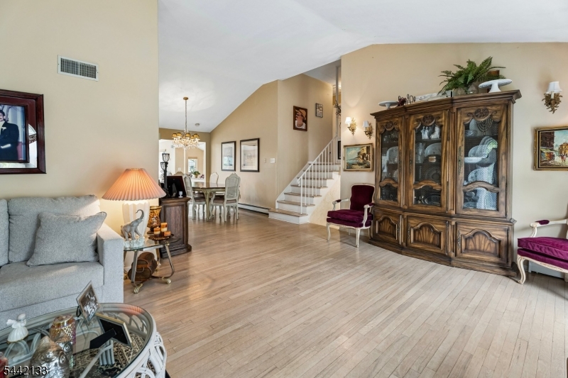 359 Meisel Avenue Springfield, NJ 07081 - Photo 9 of 31