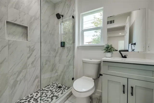 $181,000 | 1200 East 52nd Street, Unit 204, Austin, TX 78723