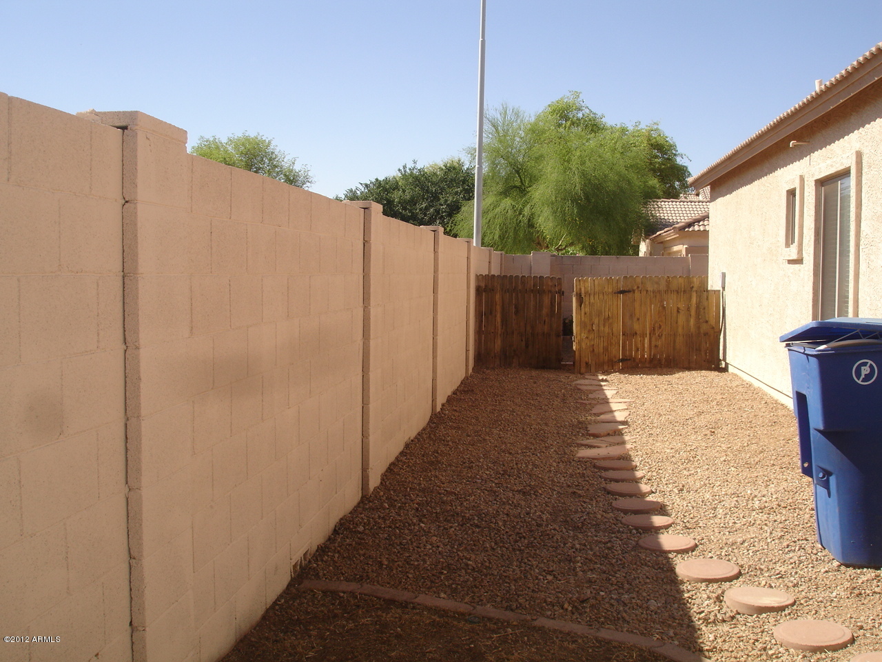 619 West Colt Road Chandler, AZ 85225 - Photo 18 of 19 Sideyard2