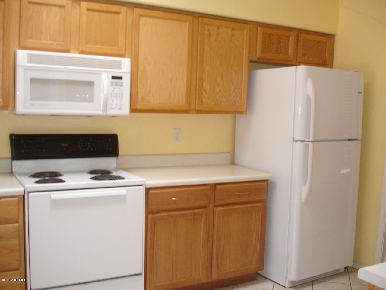 619 West Colt Road Chandler, AZ 85225 - Photo 6 of 19 Kitchen2