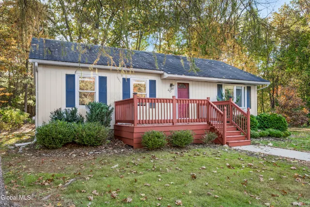 $284,900 | 40 Pheasant Court, Saratoga Springs, NY 12866