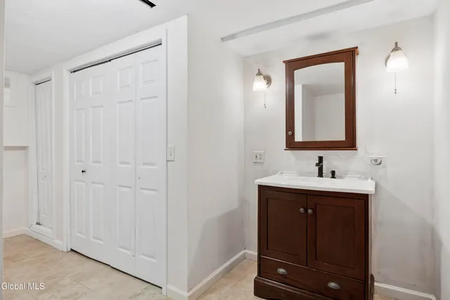 $284,900 | 40 Pheasant Court, Saratoga Springs, NY 12866